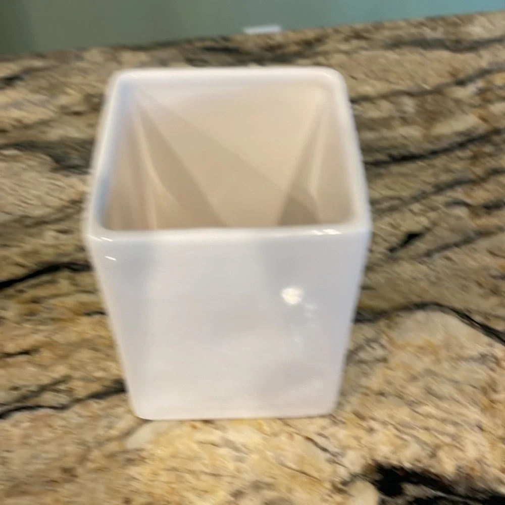 Rae Dunn “hello gorgeous” makeup brush holder